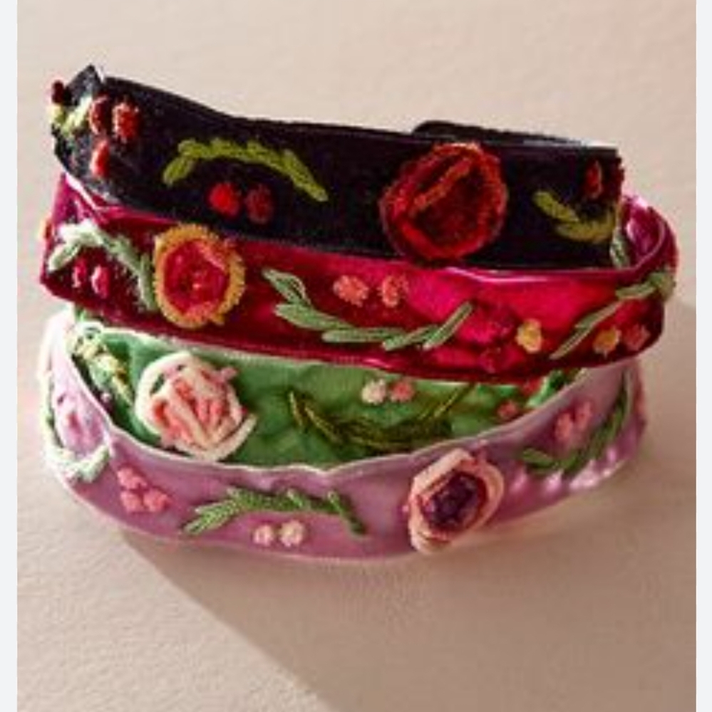 🌹 Rose Embroidered Velvet Bracelet